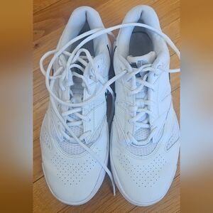 Woman's Nike Tennis Shoes